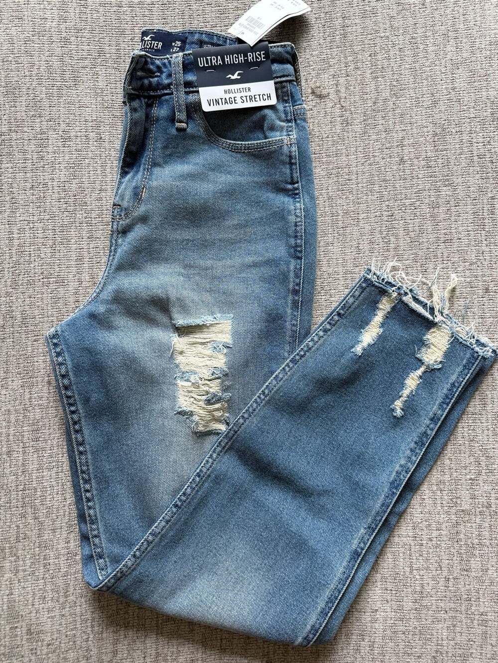 Hollister Ultra High-Rise Mom Jean in Vintage Stretch Denim